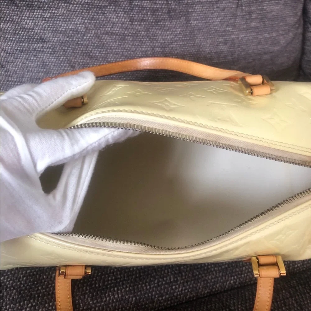 Louis Vuitton Cream Patent Monogram Barrel Bag with Tan Handles - Picture 9 of 10